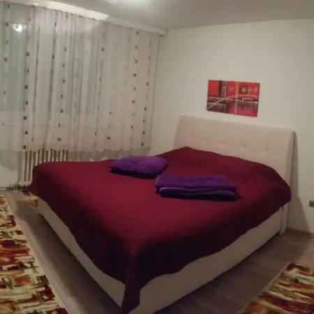 Green Purple Apartment *